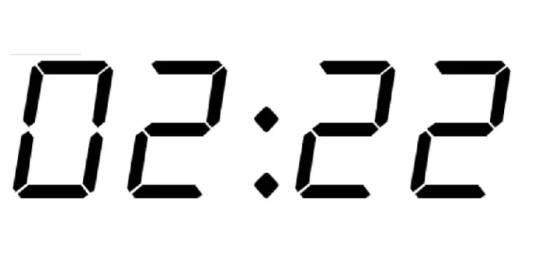 02:22 – Significato del triplo due su un orologio